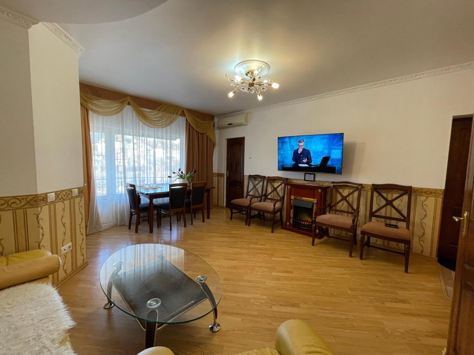 Gusarskiy Hotel And Apartment Kyiv Exterior photo